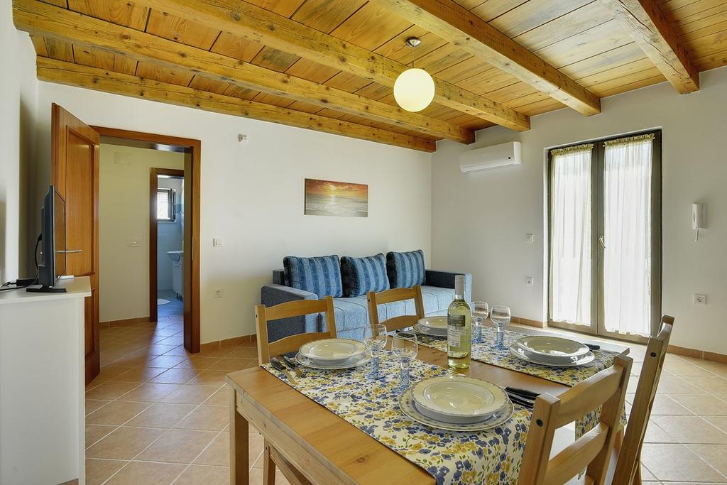 Apartments Susanna Ližnjan Екстериор снимка