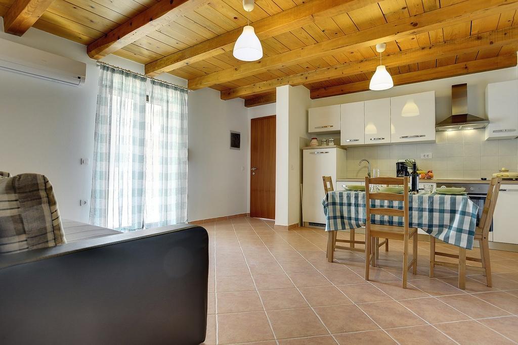 Apartments Susanna Ližnjan Екстериор снимка